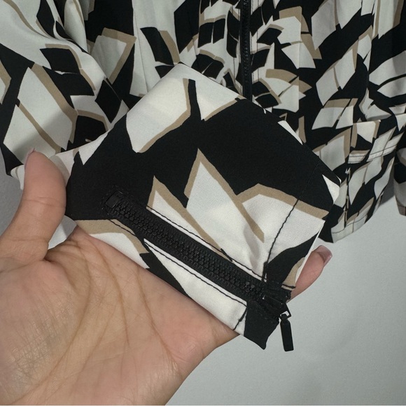 NEW Chico's Zenergy Stretch Knit Full Zip Print Jacket Size Large Chico's Size 2 - Picture 5 of 8